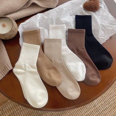 春夏款柔軟吸汗 透氣防臭 純色簡約百搭女生襪   586