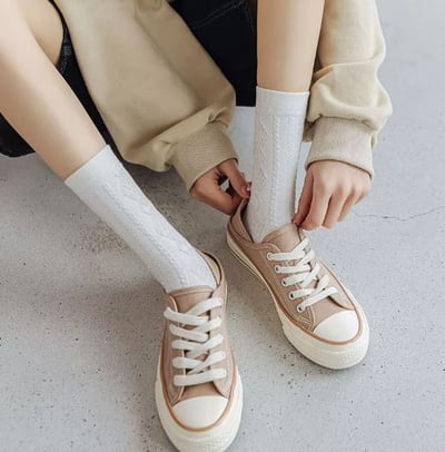 立體浮雕菱格中筒襪 162