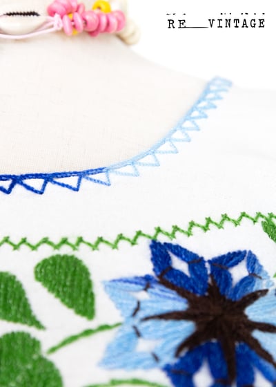 『紐約寶物』刺繡藍小花棉質上衣7