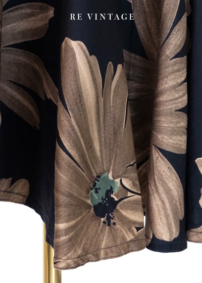 褐色大花黑底復古洋裝19