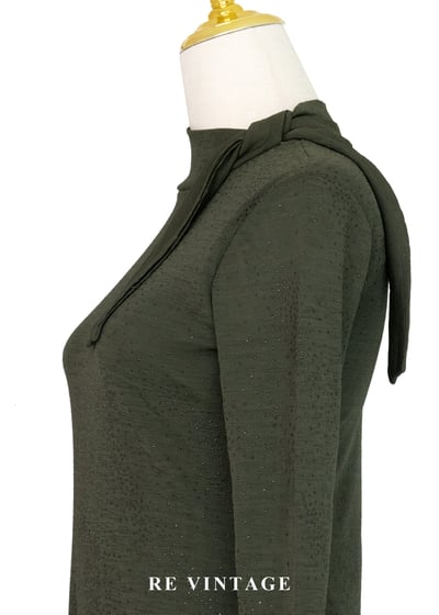 優雅高領領結微光墨綠貼身洋裝9