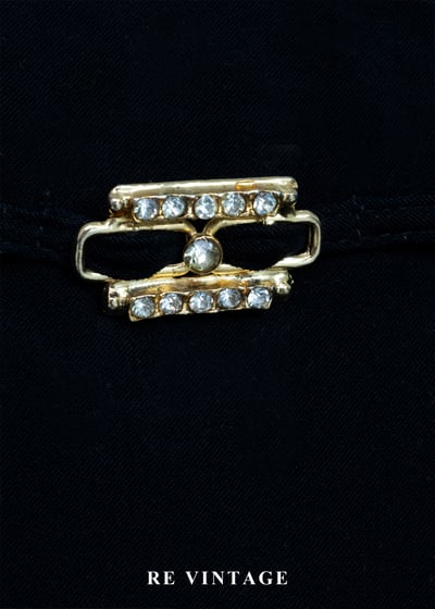 質感單品 - 極簡俐落金釦黑色迷你洋裝8