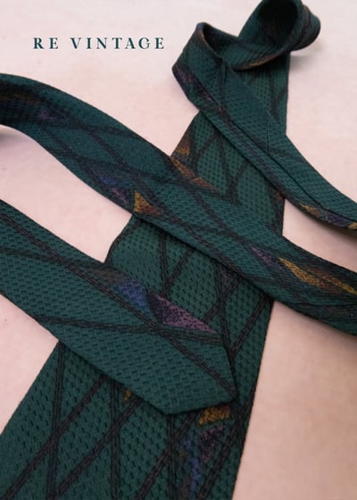 森林深處的幾何殘影領帶3