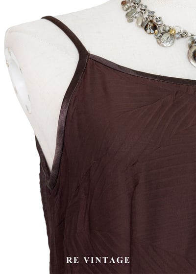 煙燻棕交錯壓印紋理細肩帶長洋裝5