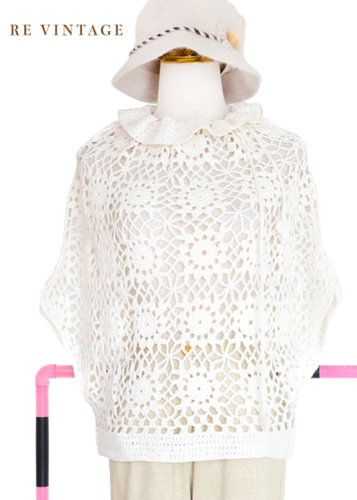 Pure white 針織小花荷葉領罩衫1