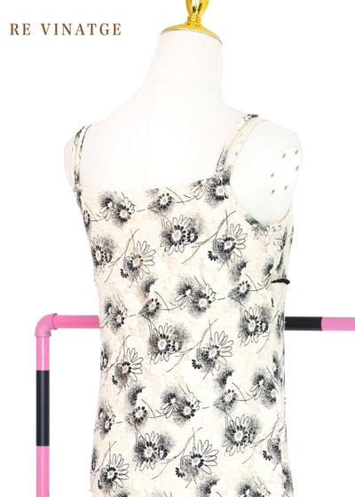 奶油色蕾絲花花細肩帶洋裝4