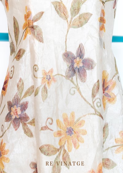 漂亮壓花米白色夏日洋裝5