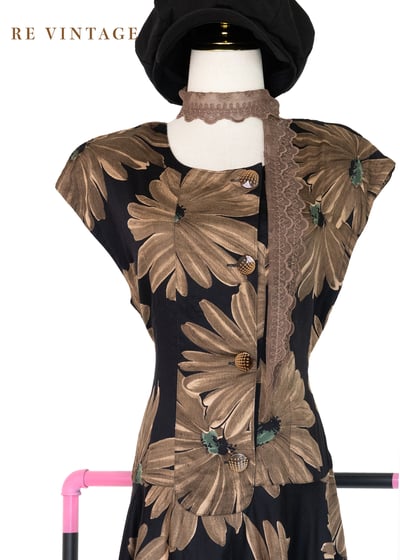 褐色大花黑底復古洋裝3