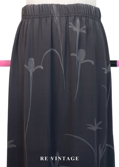 漸層灰霧中的花形線長裙（24-32"）3