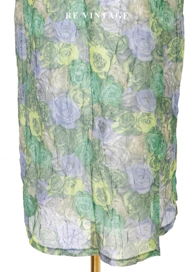 薄透柔和綠花園長洋裝8