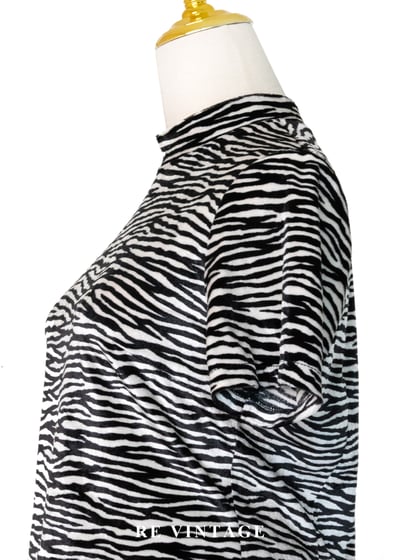 黑白流動斑馬紋絨布上衣7