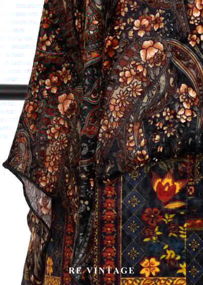 細緻花葉絨布圖騰細肩帶背心6