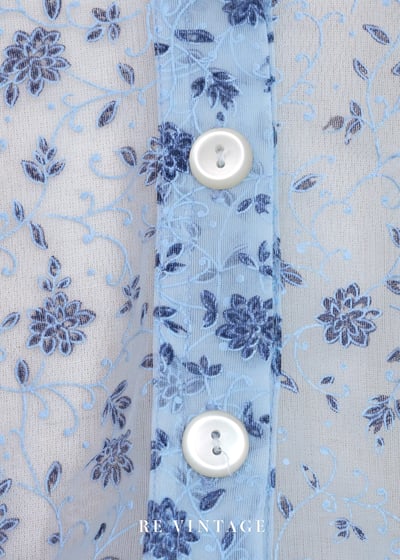 淡藍冰霜小花透膚上衣5