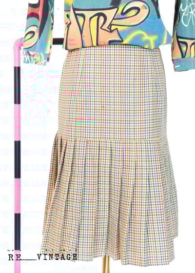 米黃色可愛的四色菱格百摺短裙1