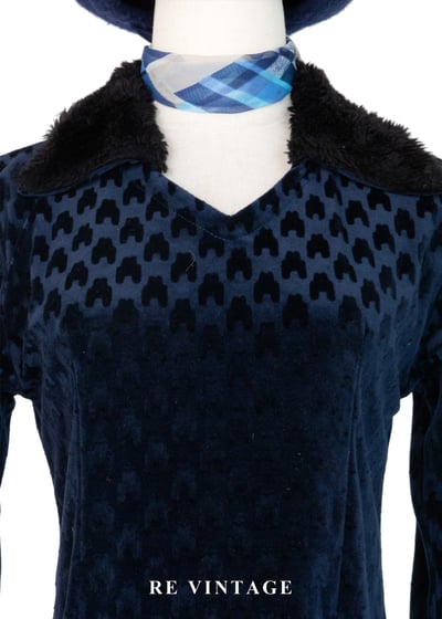 華麗毛邊深藍立體壓絨布洋裝8