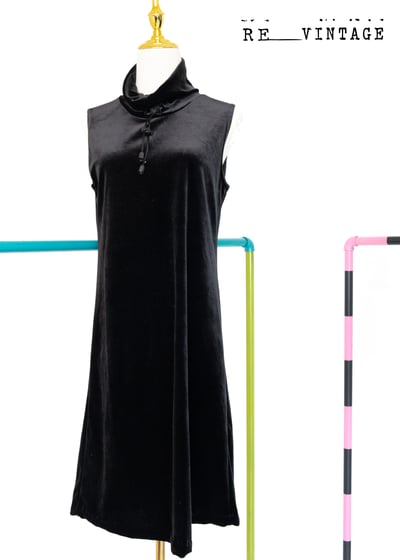 黑色絨布高領連身洋裝1