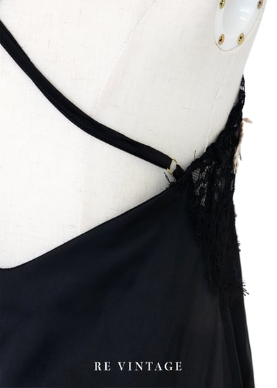 奶霧花語甜美黑系細肩帶背心9