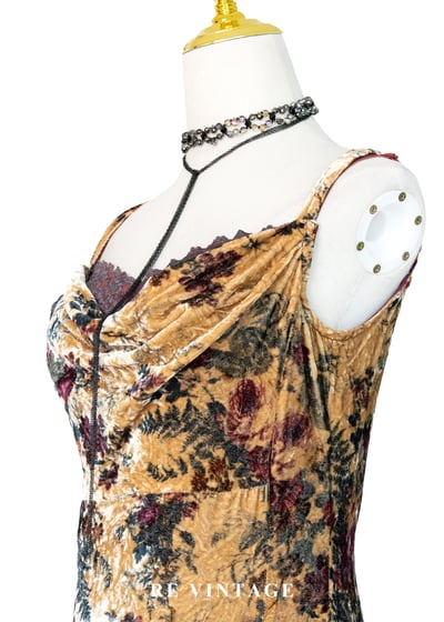 酒紅玫瑰琥珀滿版繁花絨布長洋裝10