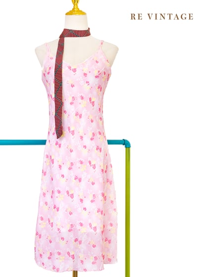 Pink Cosmos 壓紋小玫瑰細肩帶洋裝1