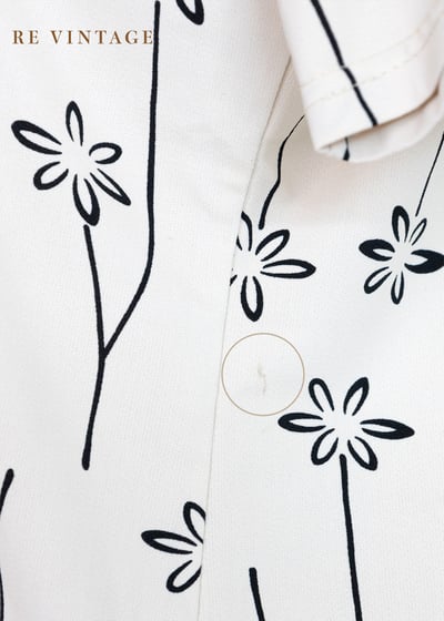 米白小黑花單隻飄飄可愛上衣14