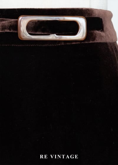 必備單品 - 琥珀方釦深巧克力色絨布短裙（24"）5