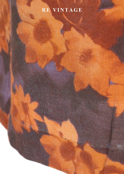 向日葵與玫瑰綻放在藍紫光中短裙（25"）10