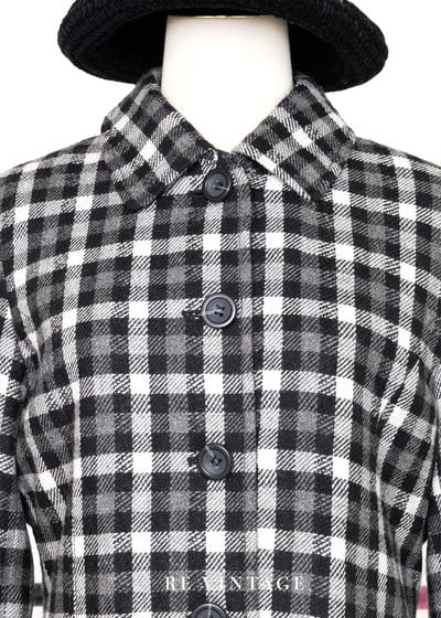 散發可愛氣質的黑灰色格紋毛料西裝外套3