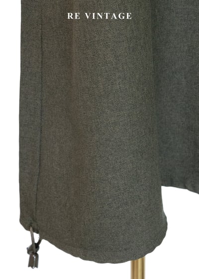 質感單品 - 抽繩領機能感森林綠長洋裝8