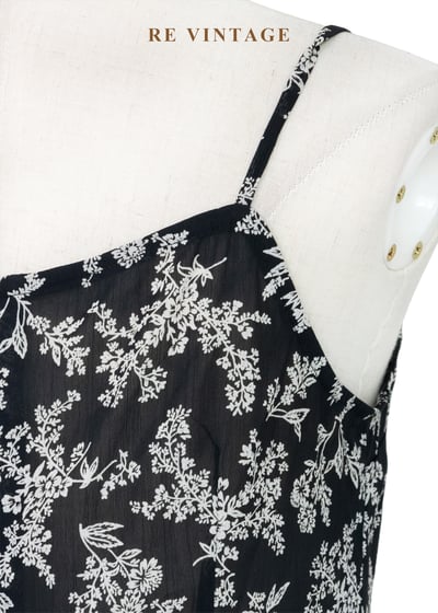 黑夜碎花拼蕾絲細肩帶洋裝13