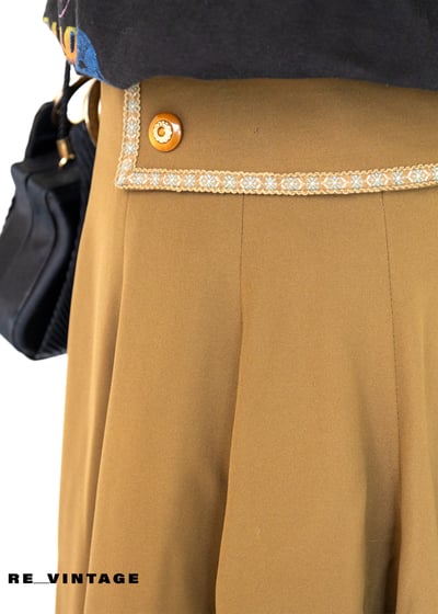 牛奶糖色刺繡小花及膝裙7