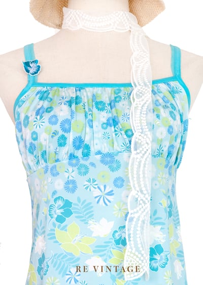 清涼薄荷藍轉動的小花細肩帶洋裝5