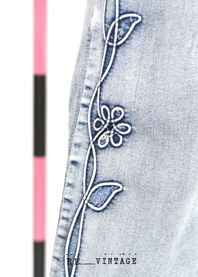 立體小花麻花捲淺色系牛仔褲14