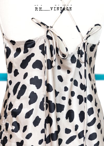 光滑小豹紋露背側邊抽皺洋裝8