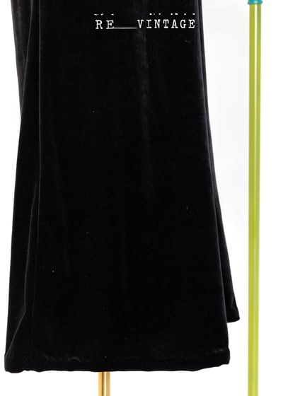 黑色絨布高領連身洋裝7