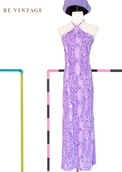 火辣の紫色系蛇皮紋路繞頸長洋裝1