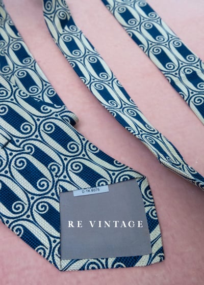 深藍螺旋式的記憶迴圈領帶7