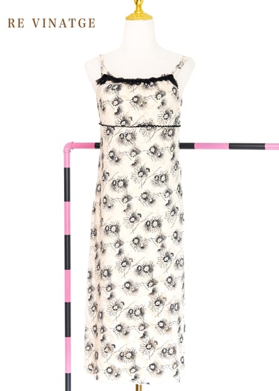 奶油色蕾絲花花細肩帶洋裝1