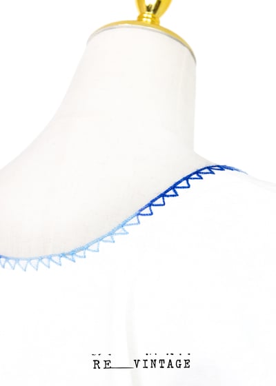 『紐約寶物』刺繡藍小花棉質上衣9