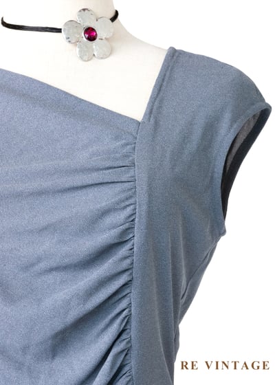質感單品 - 霧灰裡的斜向抓皺上衣6