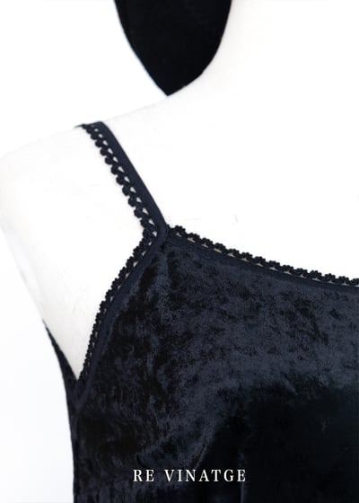 緞面與絨布拼接簡約黑色小洋裝5