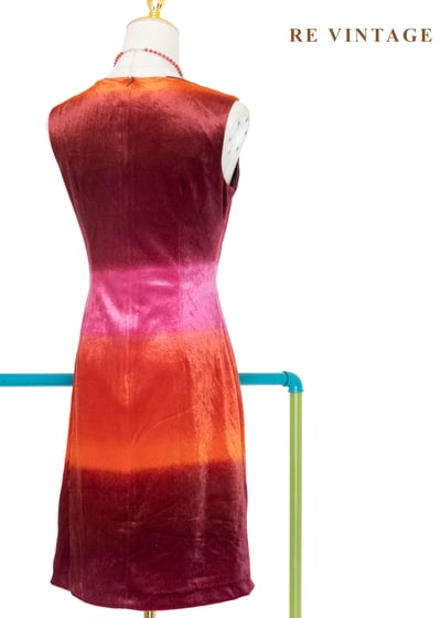 粉紅餘光中的溫柔絨布洋裝9