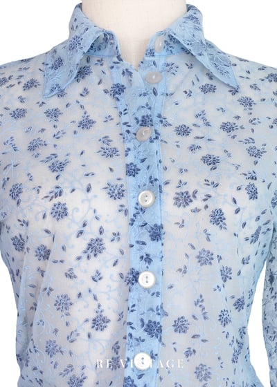 淡藍冰霜小花透膚上衣3