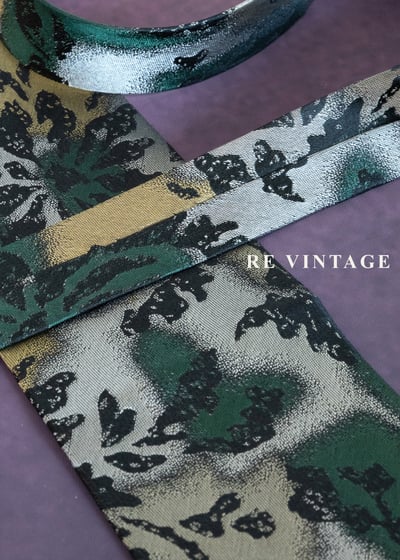 墨綠中的光束領帶8