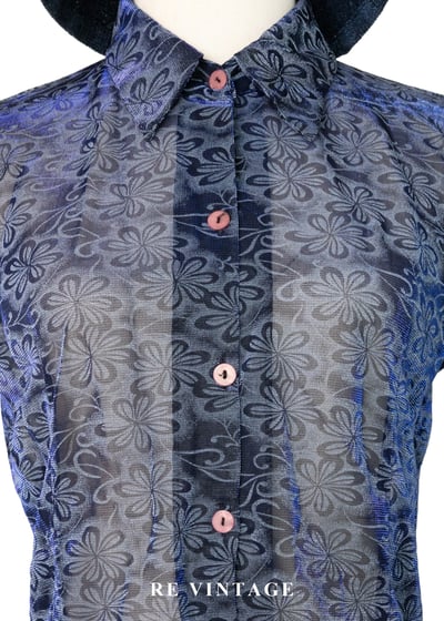 電波花語  - 極光藍燒花透膚上衣3