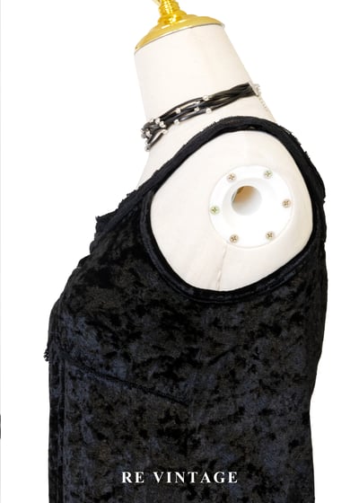 質感單品 - 黑天鵝絨布圓領迷你洋裝9