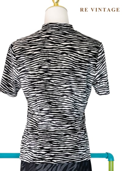 黑白流動斑馬紋絨布上衣8