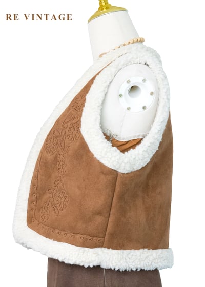 北歐冬日刺繡羊羔毛圖騰背心7