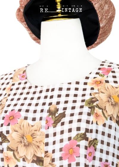 巧克力小格紋粉紅小花中長版洋裝3