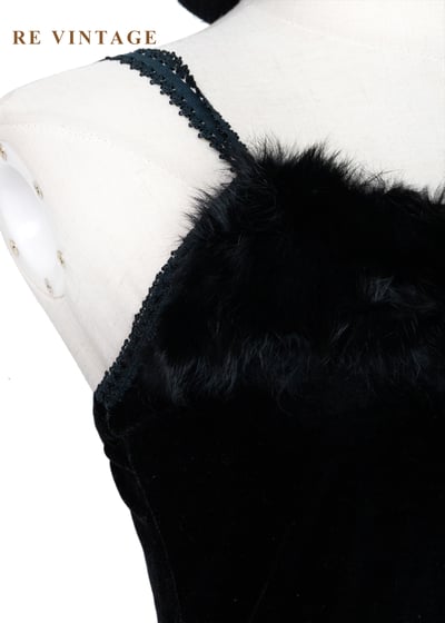 必備單品 - 魔女黑毛絨細肩帶背心5