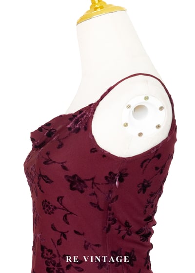 夜宴紅影浮雕花卉細肩帶洋裝11